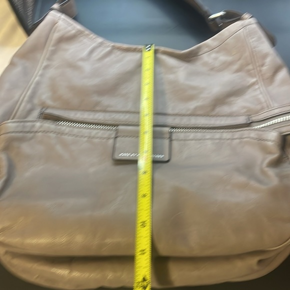 Marc Jacob Elegant Beige Leather Shoulder Bag - Picture 8 of 17